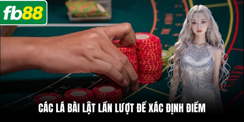 Các lá bài lật lần lượt để xác định điểm